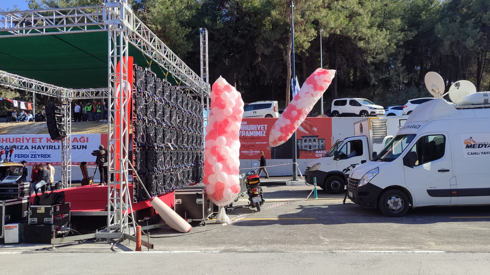 Manisa Kurtuluş Günü Tören Süslemeleri